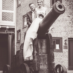 Hochzeitsfoto auf Kanone in Winsen/Luhe